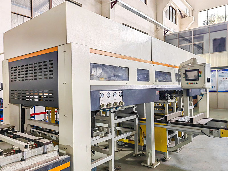 鉄心自動積層機